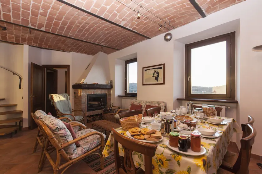 Charmigt hus \"gamla Piemonte. Områdeviner Barolo, Barbaresco, vit Alba-tryffel - Image 1