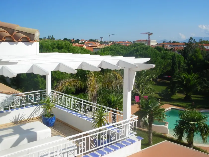 Fremragende rummelig middelhavs villa, lyst-rolig jacuzzi-park med swimmingpool - Image 1
