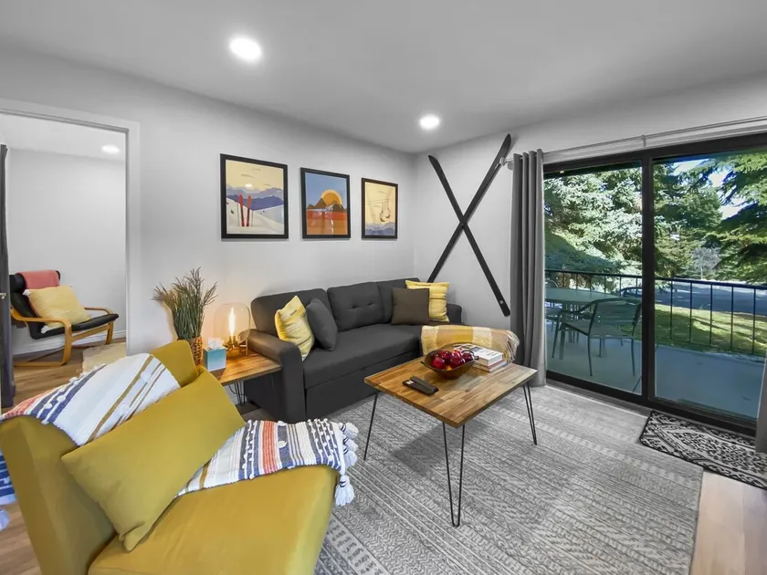 Redpine Peaks Condo Mins to Ski Canyons Resort, Hot tub, Golf, Walk to Lifts! - Image 1