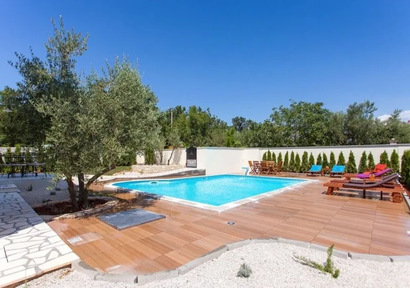 Top eingerichtete Ferienwohnung mit Pool unweit von Porec - Image 1