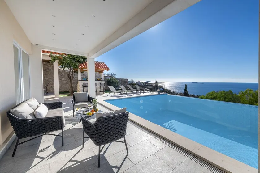 Luxury Villa Vesna with pool, jacuzzi, sauna and gym - Image 1