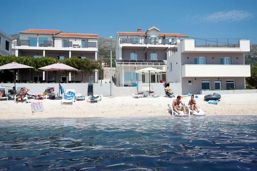 Seaside Luxury Suites - Image 1