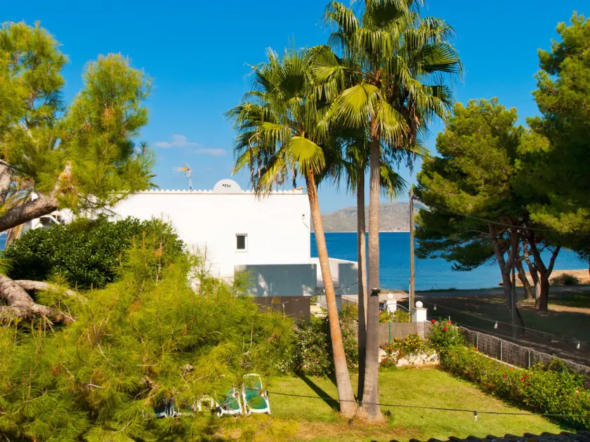 Ferienhaus für 8 mit Meerblick, großem Garten, nur wenige Meter zum Meer - Image 1