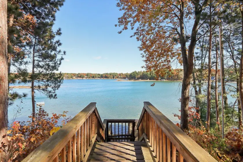 Family Lakefront Cabin! Hot Tub, Arcades & Dock - Image 1