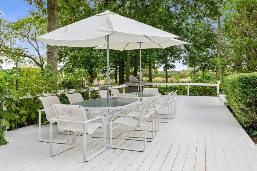 OVERSIZED BEACH COTTAGE - Image 1