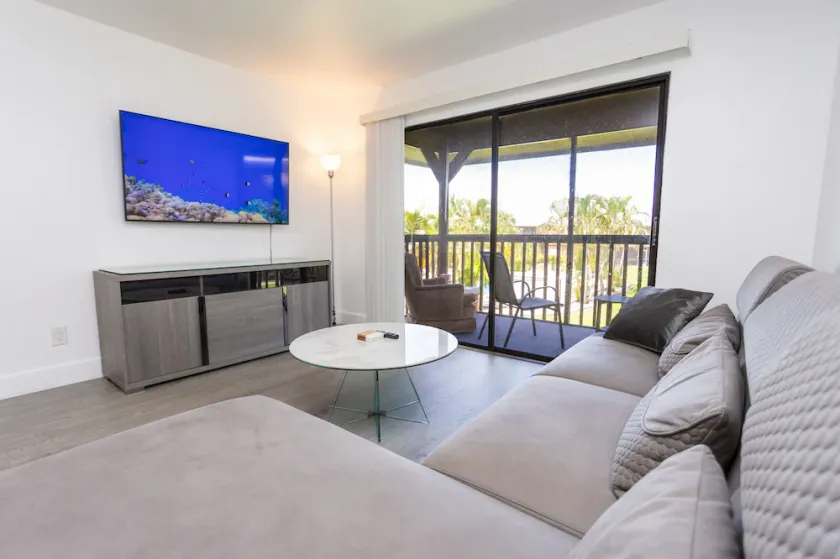 Bass & Sun Modern & Pool View !!! 2/2 Bedroom - Image 1