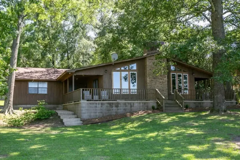 Main House + GuestHouse LakeFront ; Sleeps 14; Ramp - Image 1