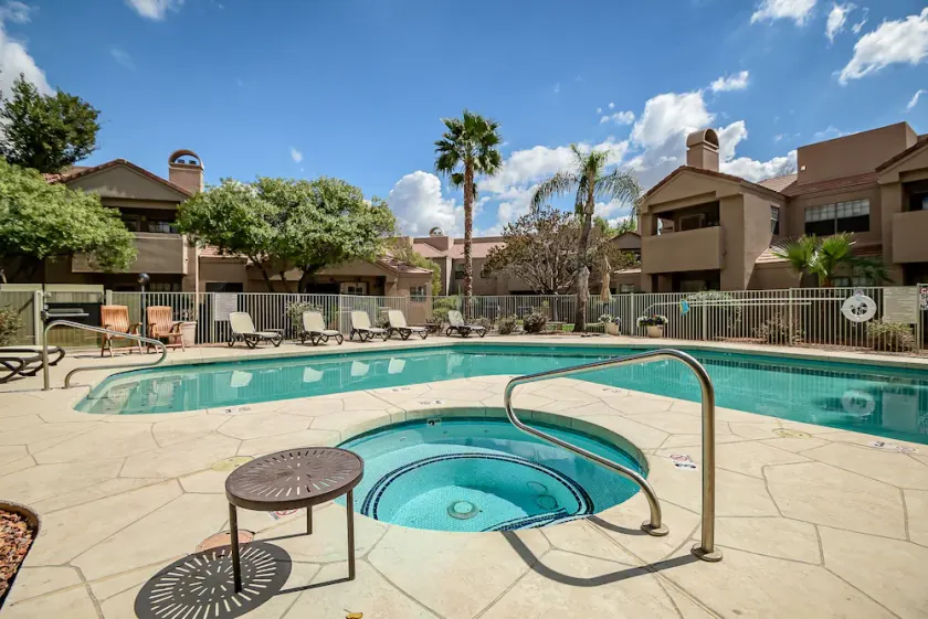 Experience Scottsdale Mi Casa: a cozy 3-bedroom condo in vibrant Old Town! - Image 1