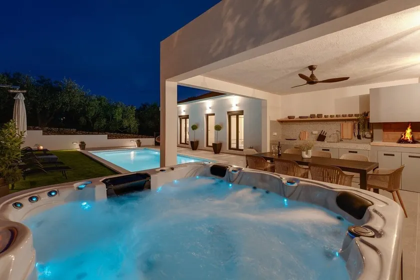 7km from beach, Trampoline, table tennis, 2 bedrooms - Image 1