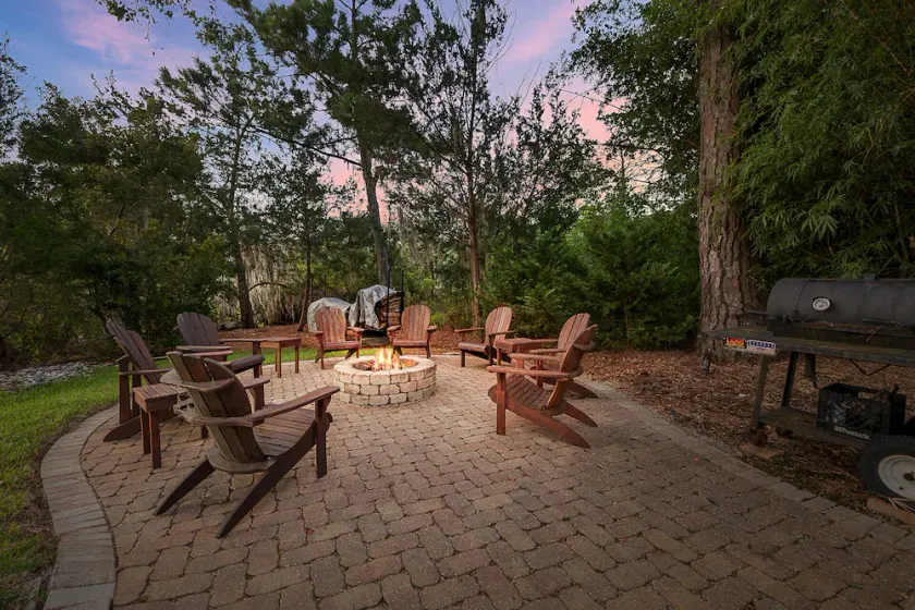 Peachtree Oak Ctg: 3BR Family Retreat | Breathtaking Marsh Views | Spacious Backyard - Image 1