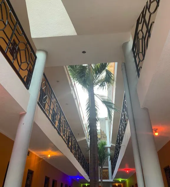 Eccentric Hotel in the heart of the city - Image 1