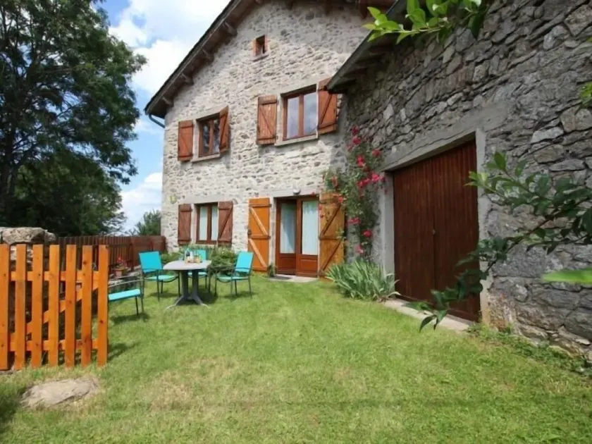 Charming Countryside Retreat: Nature, Comfort & Activities in Livradois Park - Image 1