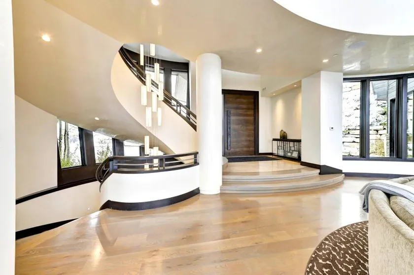 KBM Resorts Walk to Slopes Sports Court Private Home Theater Sleeps 16 Private Hot Tub PCO-184G - Image 1