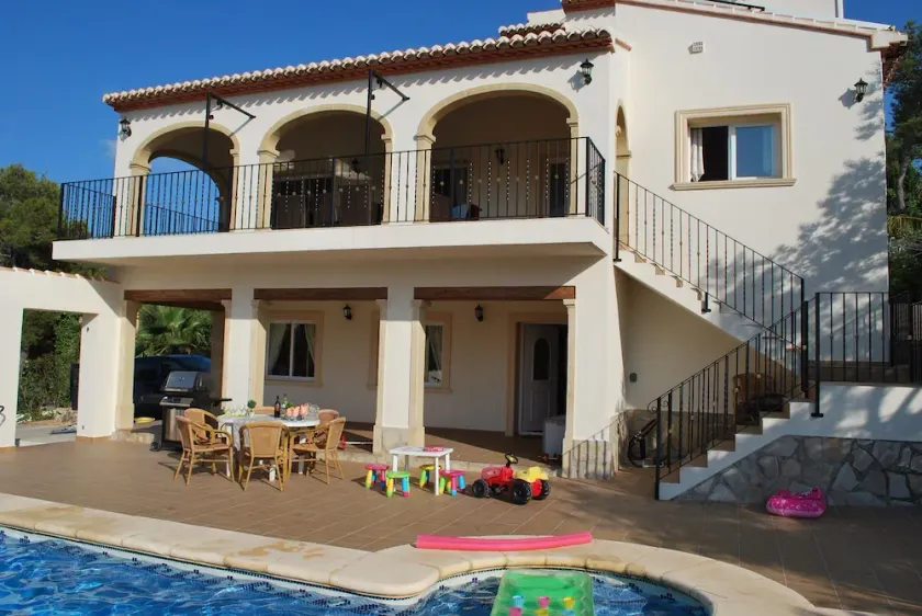 Large, comfortable 5-bedroom villa-ideal for large families - Image 1