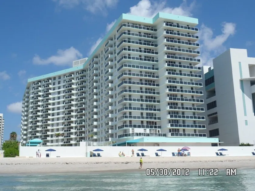 Oceanfront 2bdrm/2bath WIFI free parking free - Image 1