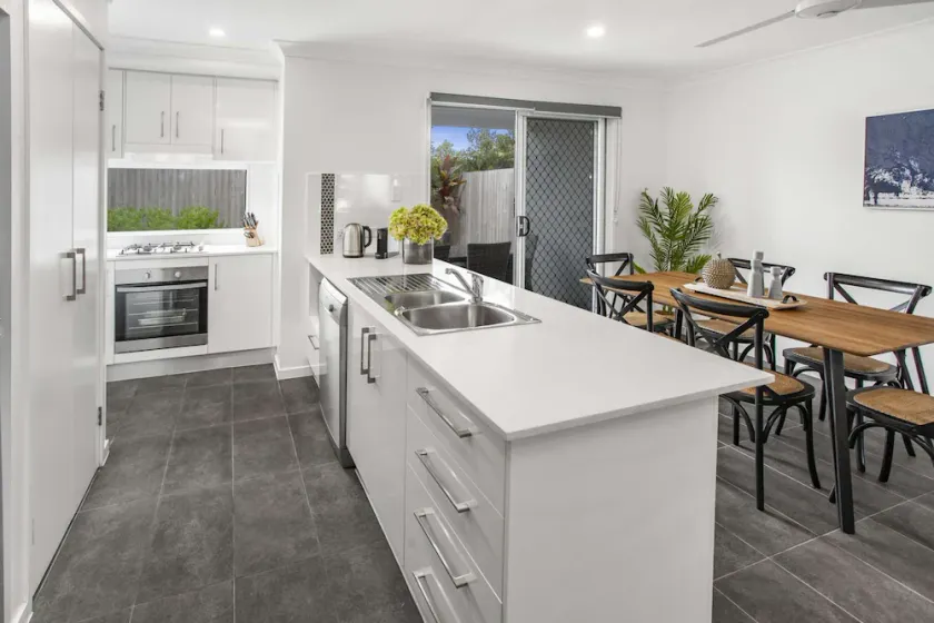 Comfortable 3-Bed Retreat Close Parks - Image 1