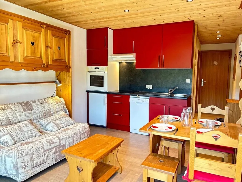 Apartamento céntrico con balcón cerca de pistas y servicios, para 4 huéspedes - Image 1