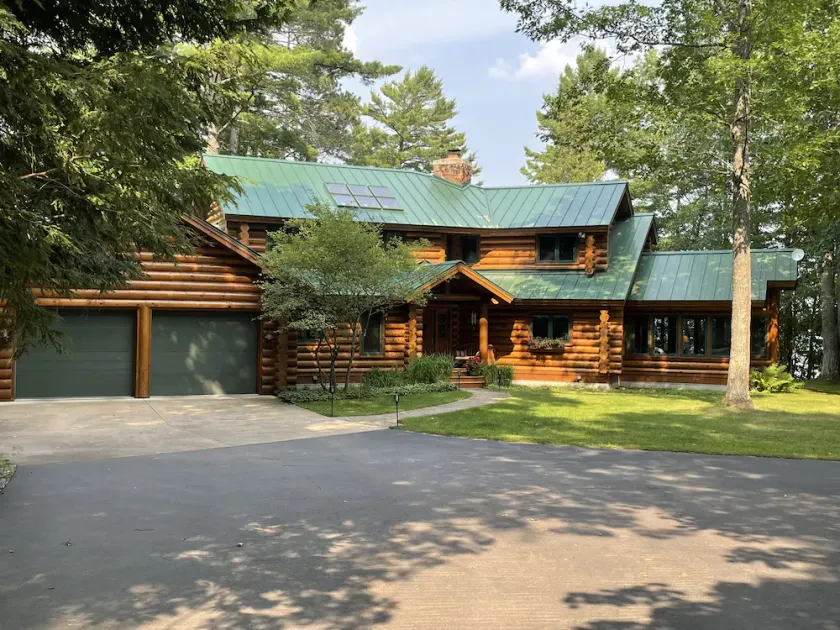 Lakeside Lodge Ferienhaus. Siehe Rabatte unten für weniger als 12 Personen. - Image 1