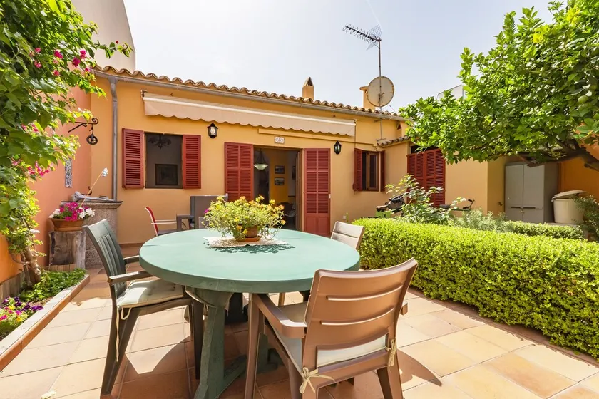 Maison avec jardin patio près de la mer - Image 1