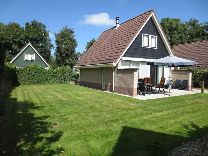 Vacation home for 6 people near the beach, comfortable with fenced garden, pool - Image 1