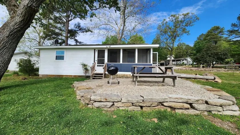 Take It Easy Resort - Cottage #1, Norfork Lake Cabin w/Dock Slip, Walk to Lake - Image 1