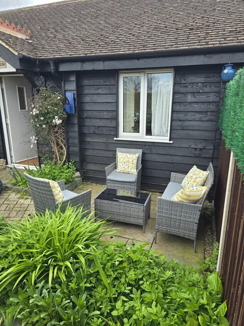 Willow Cottage,, Experience the North Downs in fully accessible comfort. - Image 1