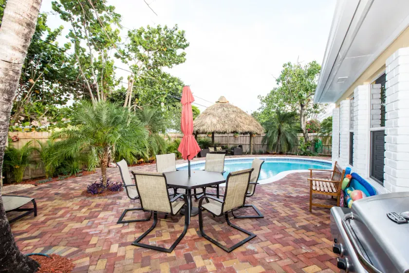 PHENOMENAL FUN DOWNTOWN DELRAY SPACIOUS HOME / W / OPVARMET POOL / TIKI HUT / NEAR BEACH - Image 1