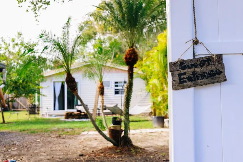 Cozy creative getaway  guesthouse - Image 1