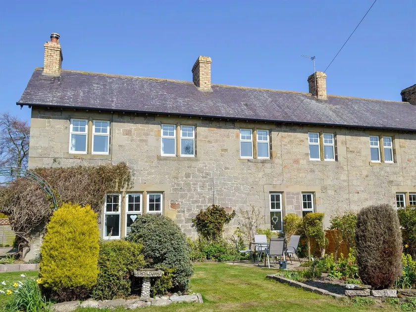 3 bedroom accommodation in Christon bank, near Alnwick - Image 1