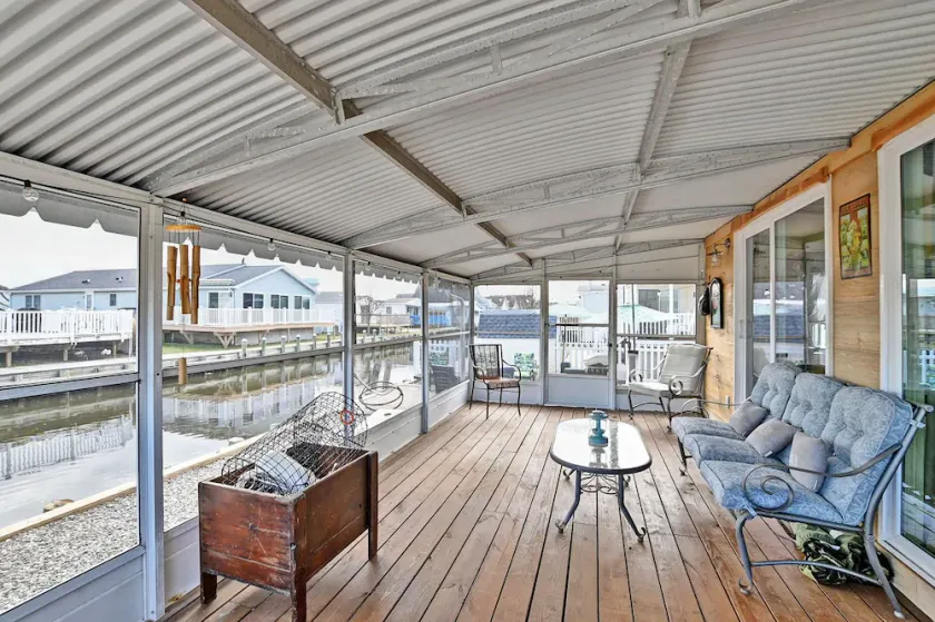 Comfortable 3 bed/2 bath home located in Swann Keys community! Minutes from Fenwick Island Beaches and Ocean City! Seasonal outdoor Pool, Wifi, Boat dock! - Image 1