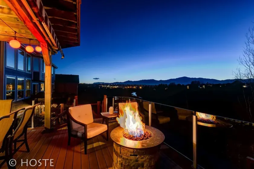 *H* 5BR Home Getaway w/HOT TUB ** - Image 1
