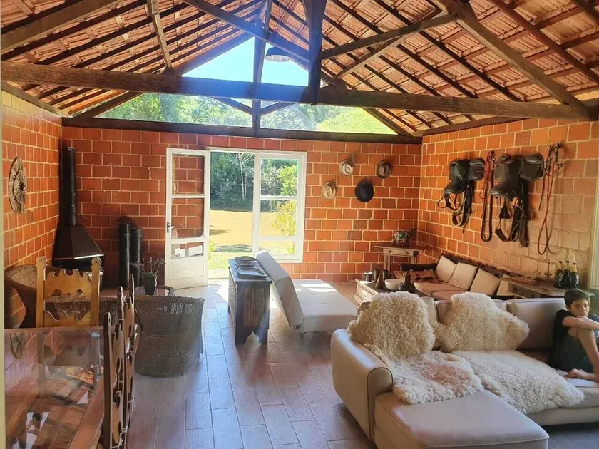 Rustic site with lakes - Image 1