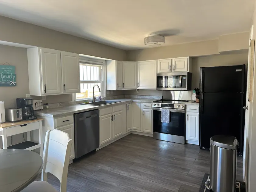 Located in the heart of Downtown Saugatuck - Image 1