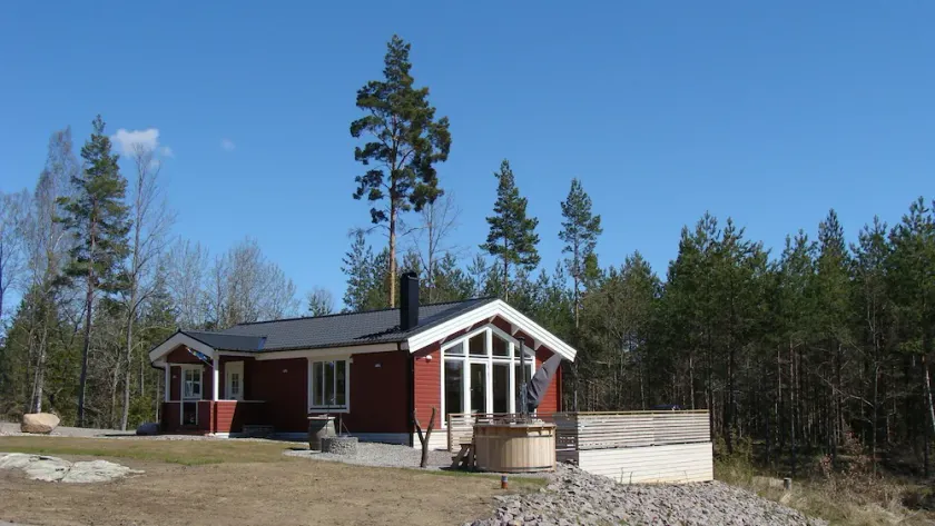 Ferienhaus NERBJÄRKEN , ruhige Lage, 150m vom See, Badesteg, Boot, Whirlpool. - Image 1