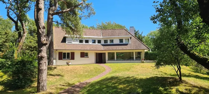 Big house with pleasant garden - Image 1