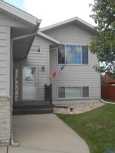 3Bed 2Bath Full Kitchen Family Neighborhood - Image 1