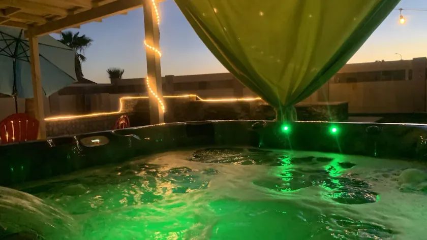 KIDS LOVE ME!  Neon 5 Waterfall Heated Pool, HOT TUB, Putting Greens & Fire Pit - Image 1