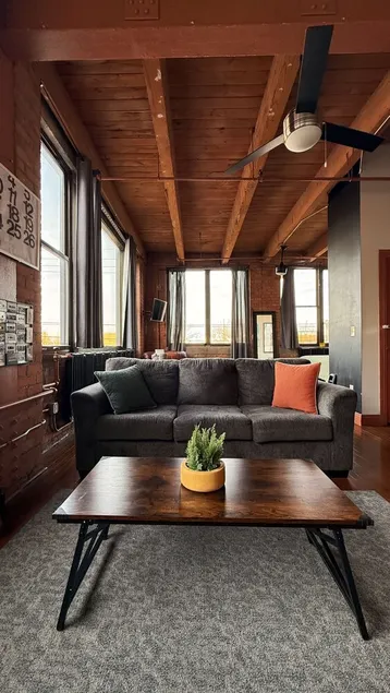 Urban King bed Loft Free Parking Downtown - Image 1