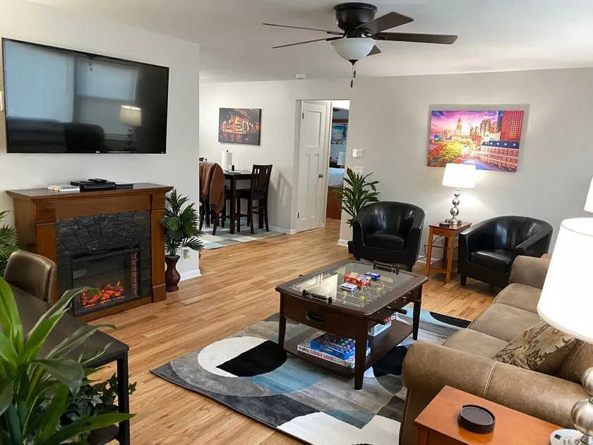Carefree! Pro Cleaned, Self Check In Sleeps 6 - Image 1