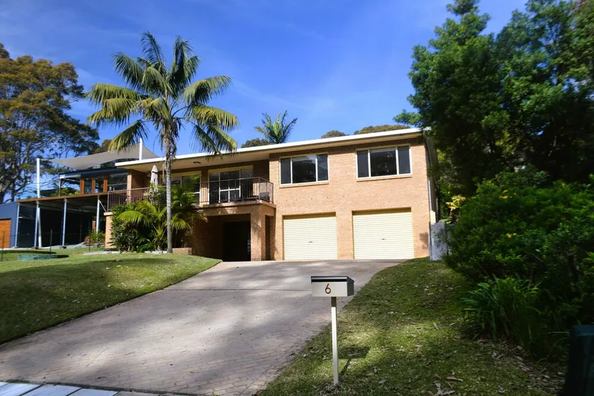 6 Depot Beach Road Beach House - Image 1