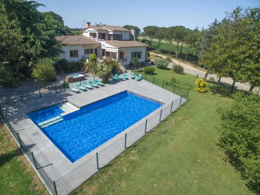 Large 7 Bedrms villa in Spain, near Barcelona &15min beaches Private pool - Image 1