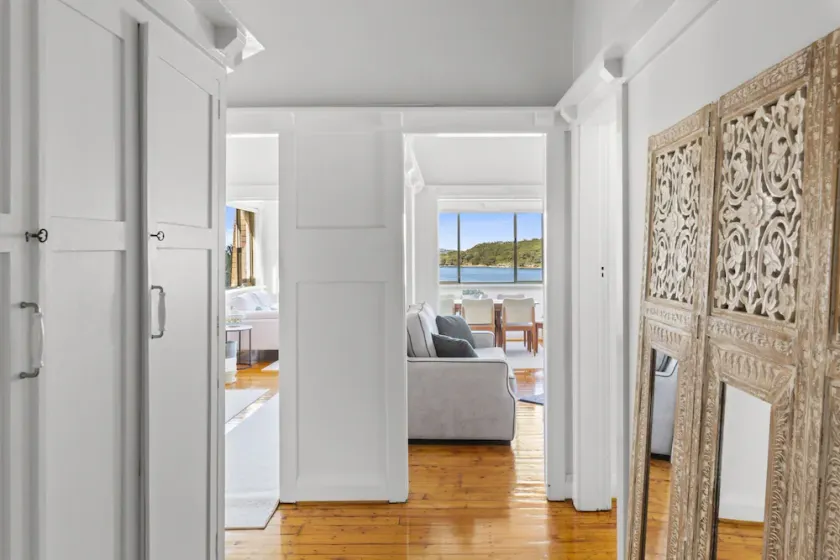 Fairlight 2-Bed Apartment Steps from the Beach - Image 1