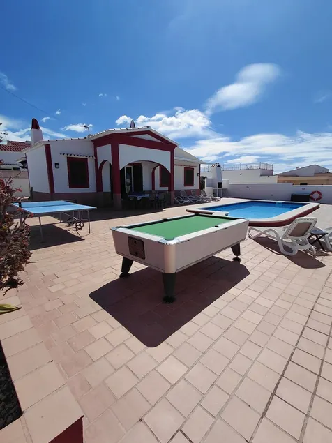 Villa en Calan Porter con piscina privada, aire acondicionado, internet, billar - Image 1