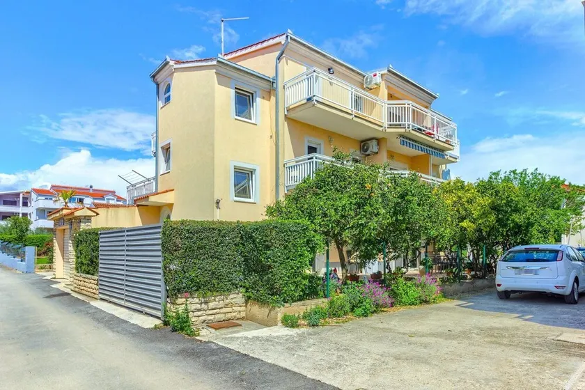 Uma - design apartment with big terrace - Image 1