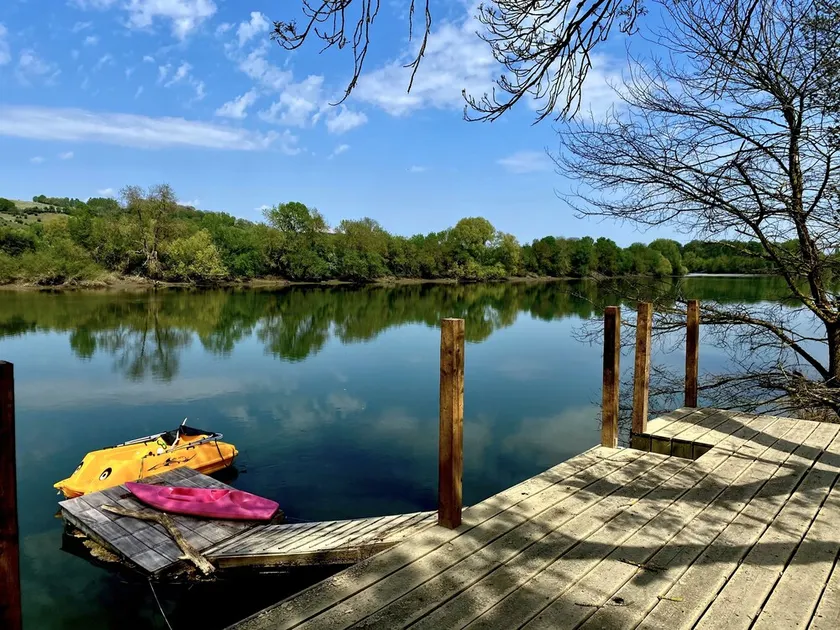 Riverhouse  with pedal boat, canoës , direct accès river, bicycles, fishing rods - Image 1