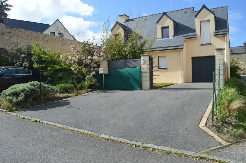 maison contemporaine Dinan de 2 a 10places  en ville - Image 1