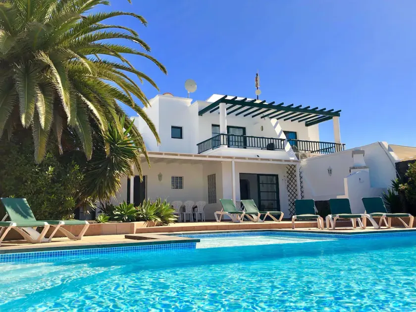 Villa Ocaso est une belle villa de 4 chambres et 3 salles de bains dans un quartier très résidentiel. - Image 1