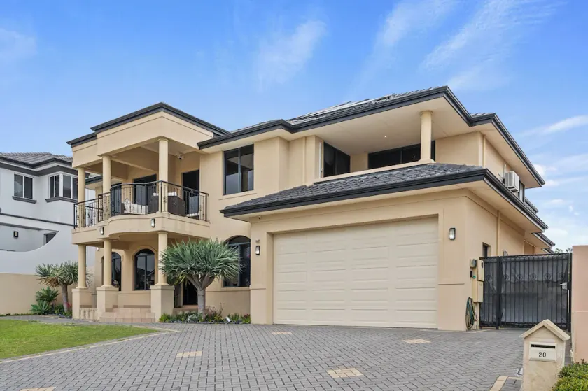 Luxury Escape: Perth, Airport, Swan Valley & Beach - Image 1