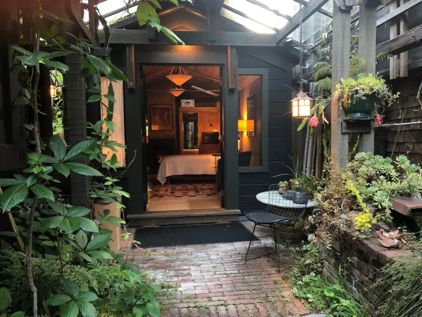 Belle et Lush Invisible Wisteria Cottage - Image 1