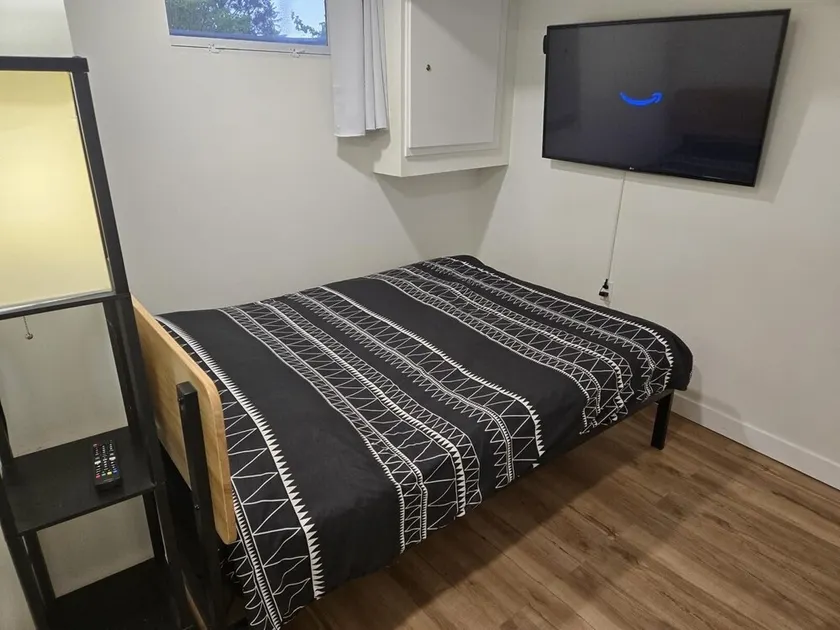 New Modern 2 Bed Suite - Steps From West Edm Mall - Image 1